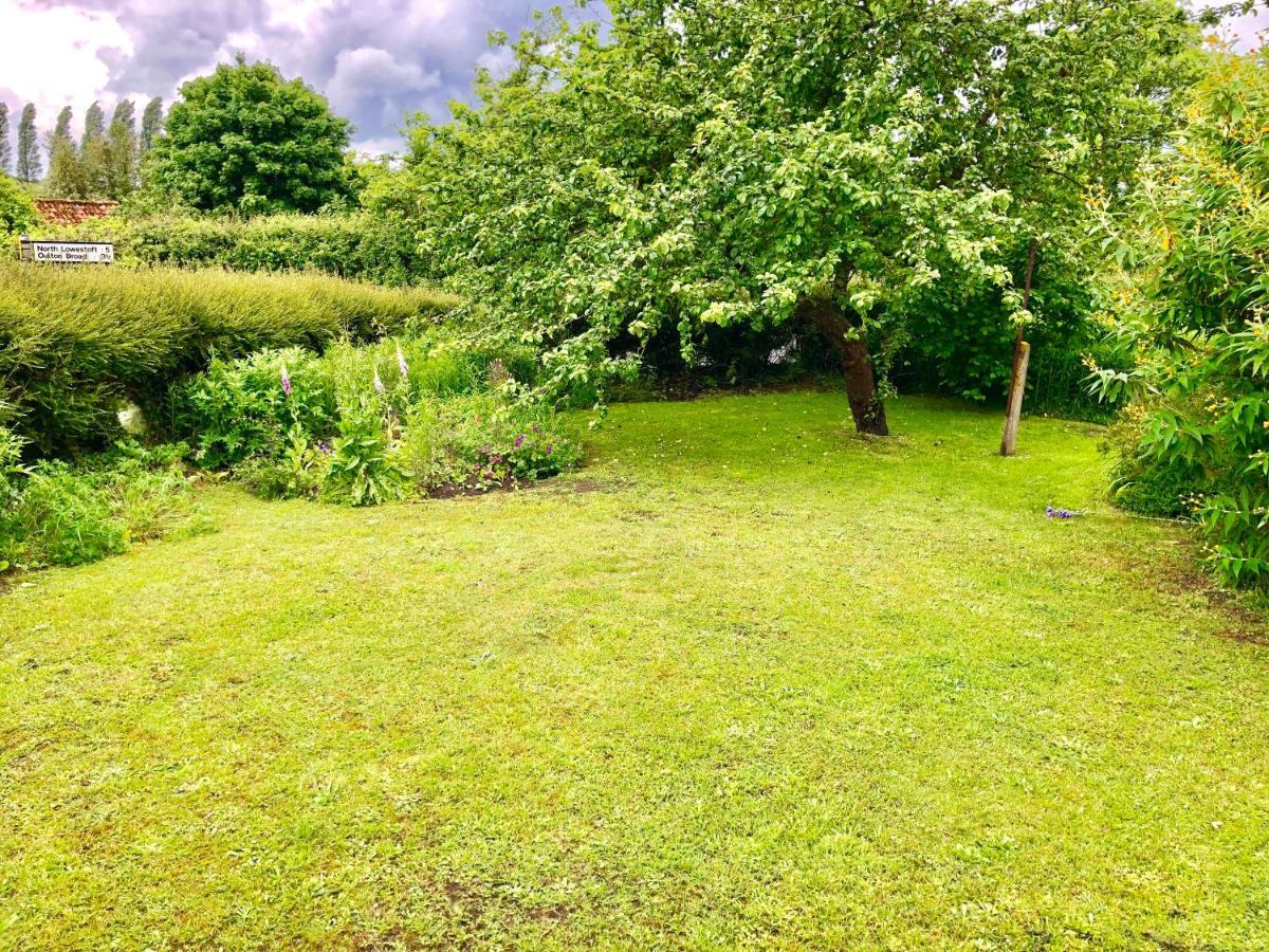 1 Tunns Cottages, Rushmere, Nr Beccles Exterior foto